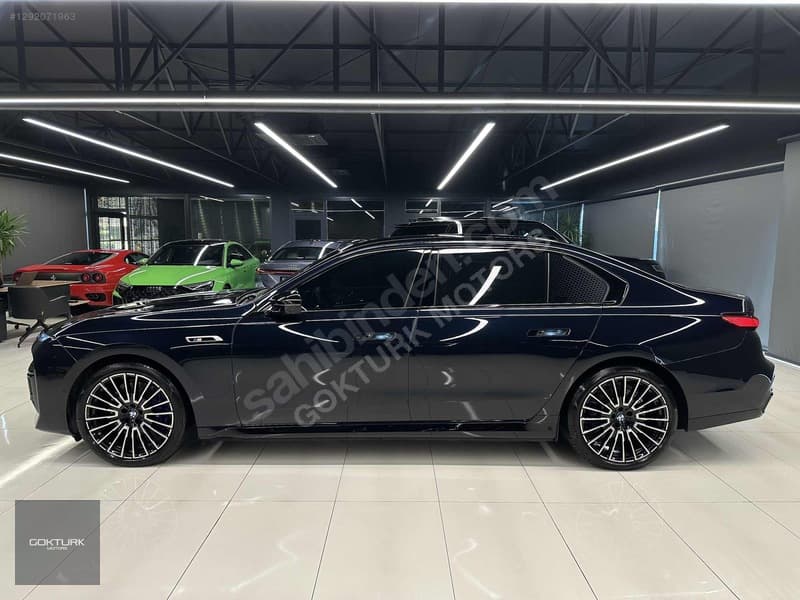 BMW i Serisi i7 M70 xDrive — 8