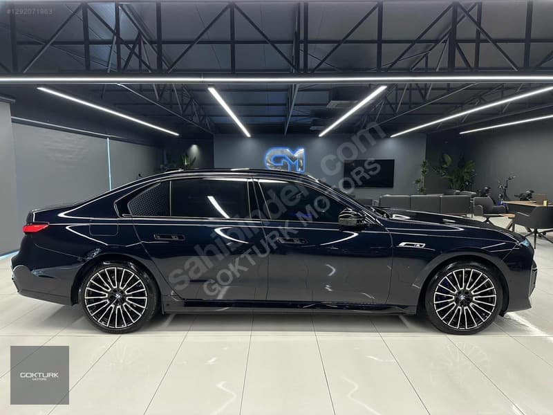 BMW i Serisi i7 M70 xDrive — 7