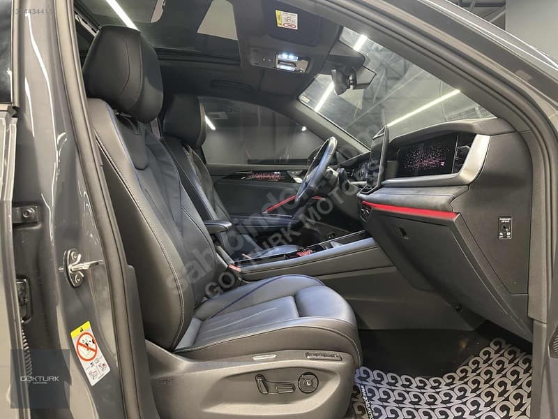 Volkswagen Tayron 1.5 e-TSI R Line — 13