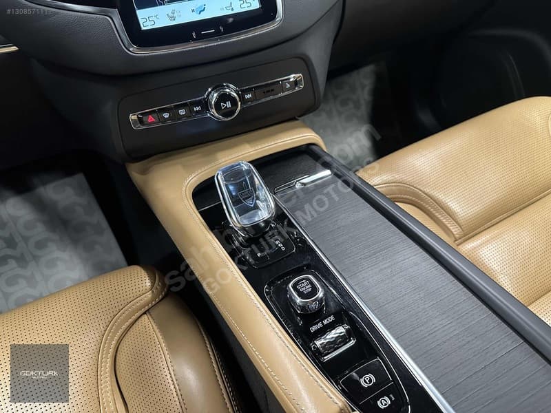 Volvo XC90 2.0 D B5 Inscription — 32