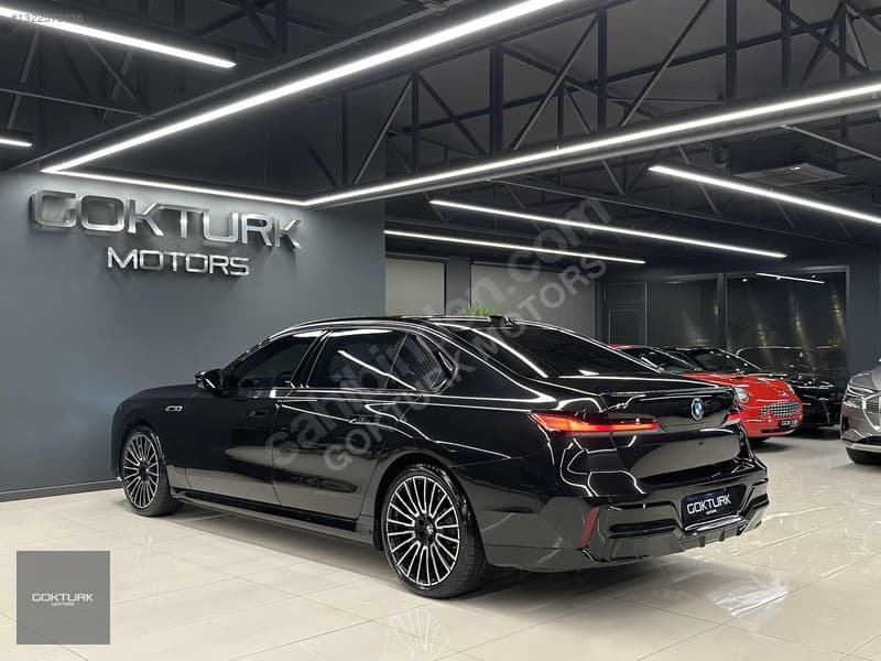 BMW i Serisi i7 M70 xDrive — 6