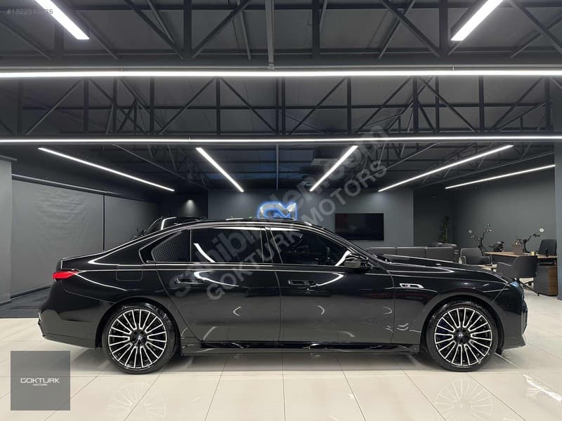 BMW i Serisi i7 M70 xDrive — 8