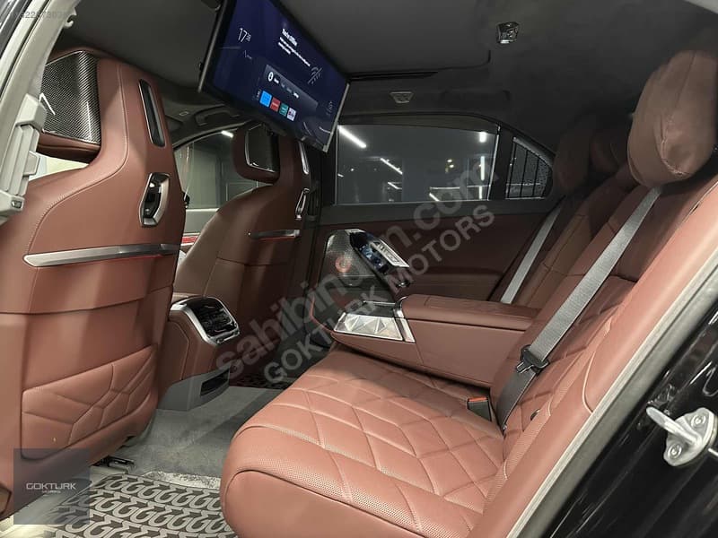 BMW i Serisi i7 M70 xDrive — 14