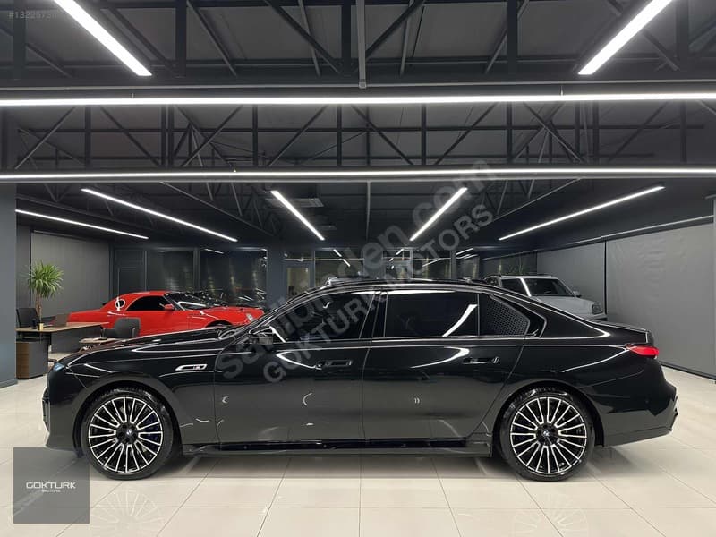 BMW i Serisi i7 M70 xDrive — 7