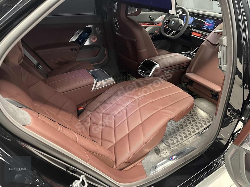 BMW i Serisi i7 M70 xDrive — 16