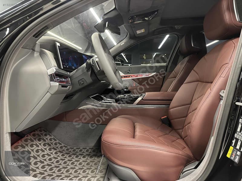 BMW i Serisi i7 M70 xDrive — 12