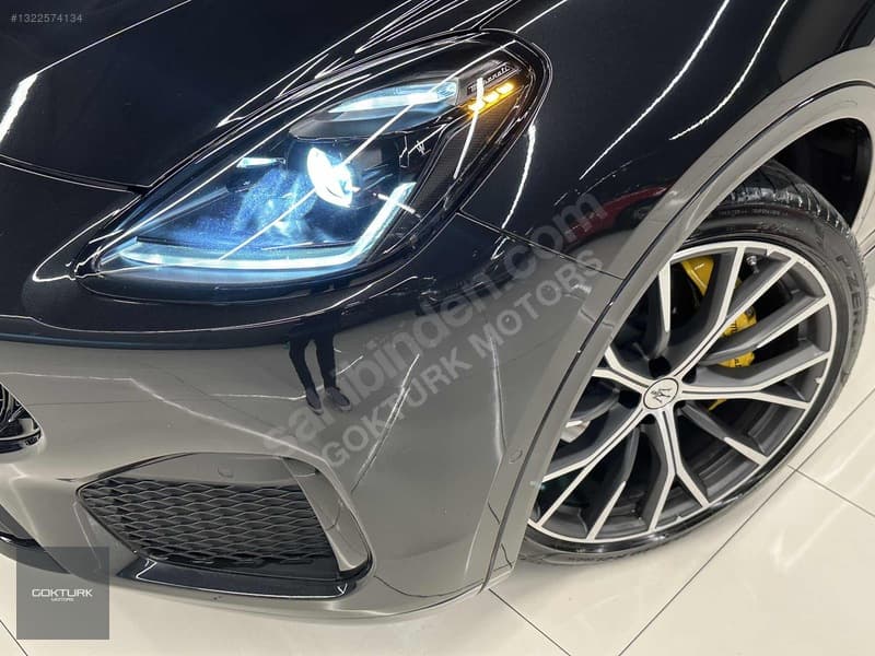 Maserati Grecale 2.0 Hybrid Modena — 9