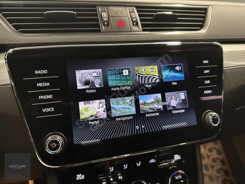 Skoda Superb 1.5 TSI Elite — 18