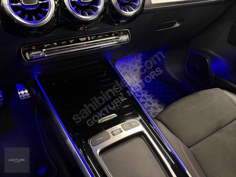 Mercedes-Benz EQB 250+ — 28
