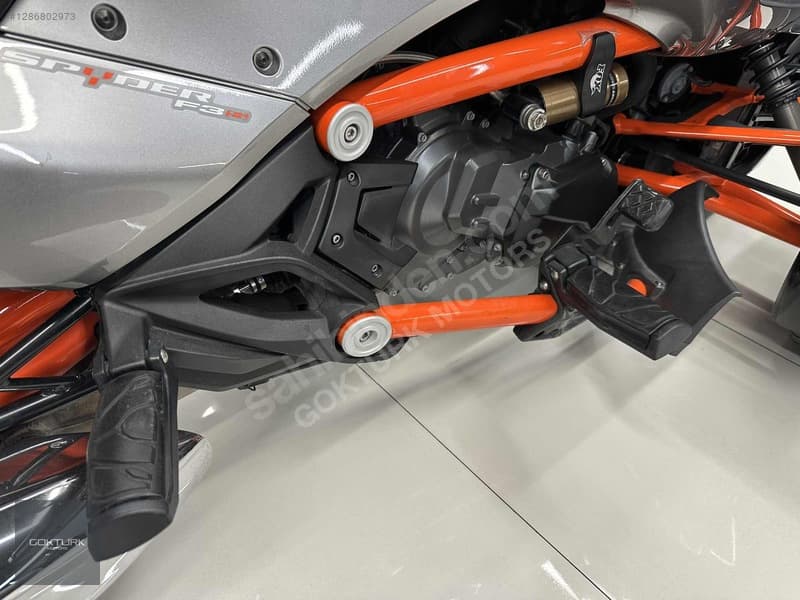 Can-Am Spyder — 12