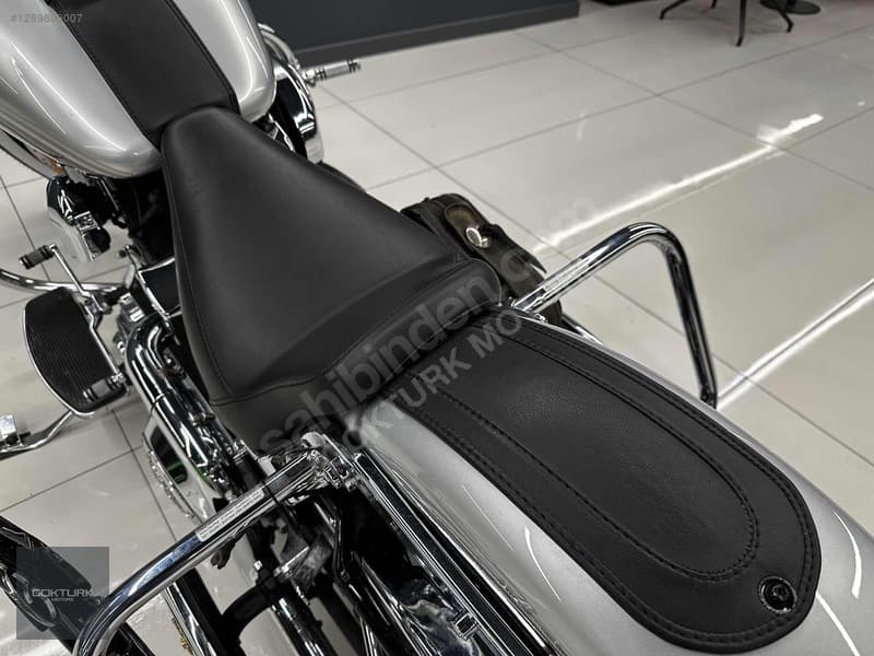 Harley-Davidson Heritage Softail Classic FLSTCI — 13