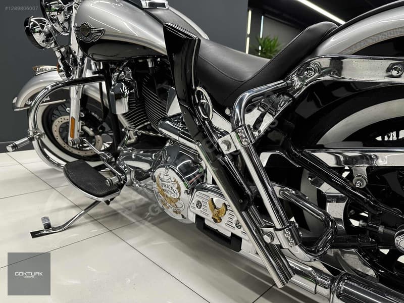Harley-Davidson Heritage Softail Classic FLSTCI — 8