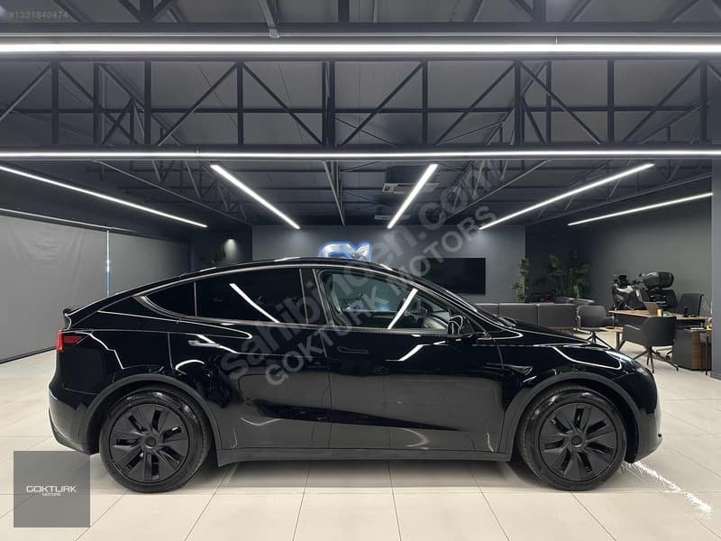 Tesla Model Y RWD (Legacy) — 7