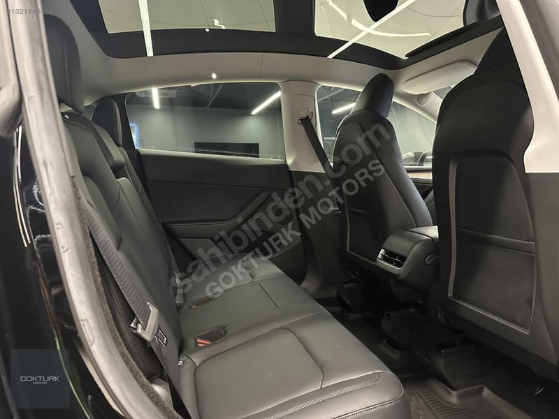 Tesla Model Y RWD (Legacy) — 16