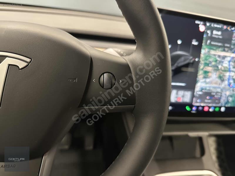 Tesla Model Y RWD (Legacy) — 32