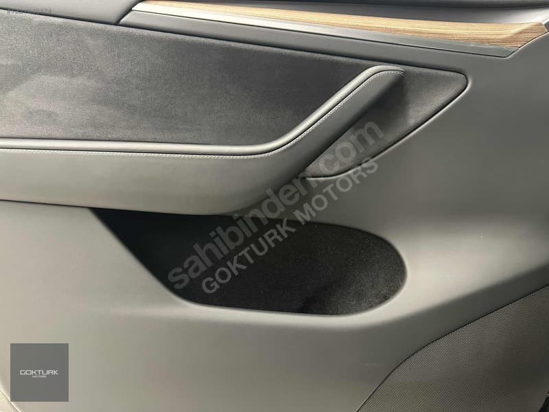 Tesla Model Y RWD (Legacy) — 29