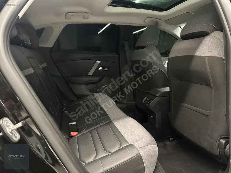 Citroen C4 X 1.2 PureTech Shine Bold — 16