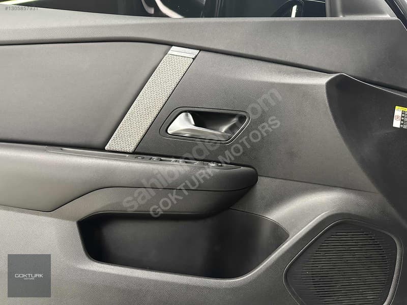 Citroen C4 X 1.2 PureTech Shine Bold — 24